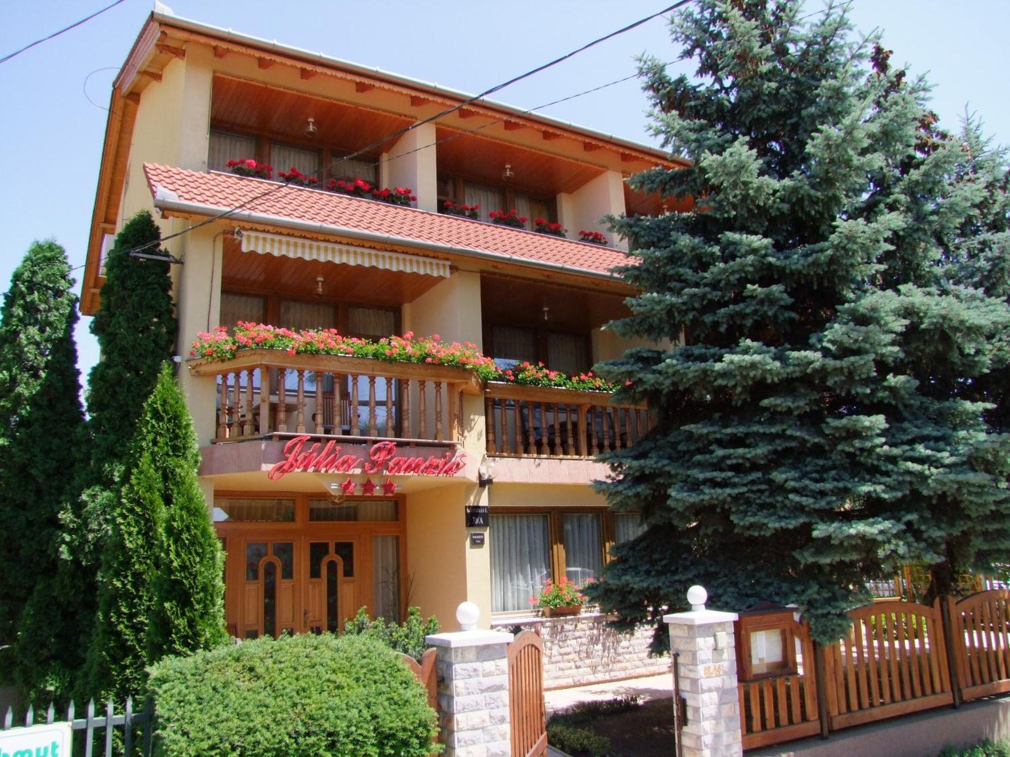 Julia Panzio Bed & Breakfast Hajdúszoboszló Екстериор снимка