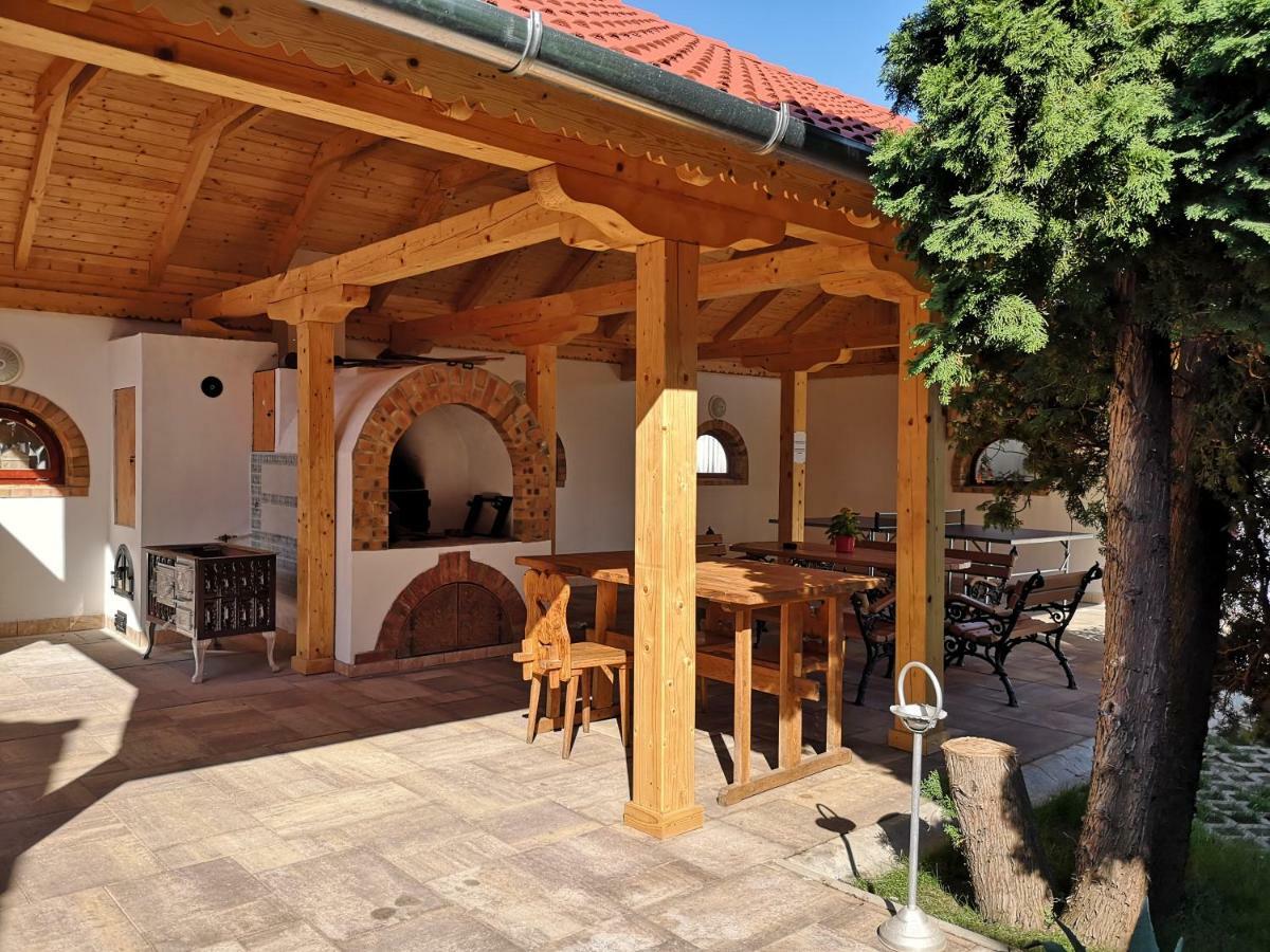 Julia Panzio Bed & Breakfast Hajdúszoboszló Екстериор снимка